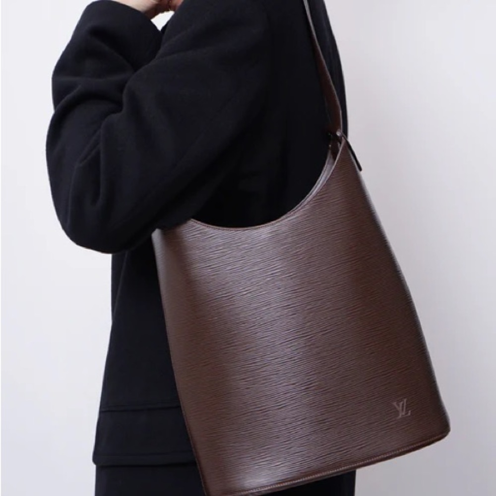Louis Vuitton Epi Verso Moka Shoulder Bag excellent condition